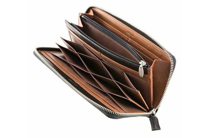 カードがたくさん入るラウンドファスナー長財布