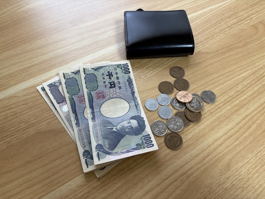 CORDOVAN (コードバン) Lファスナー二つ折り財布は結構入ります
