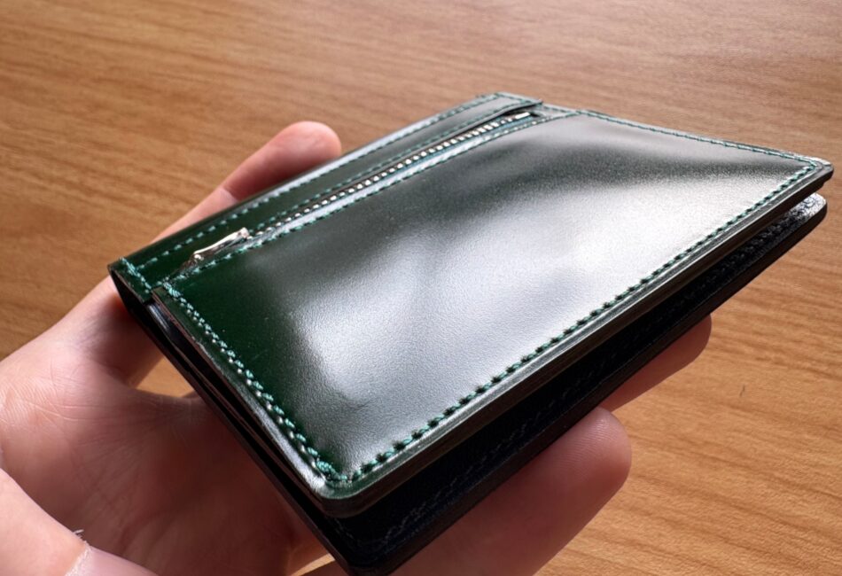 レーデルオガワのコードバン二つ折り財布のコードバン
