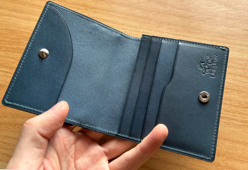 栃木レザーのカードポケットなど