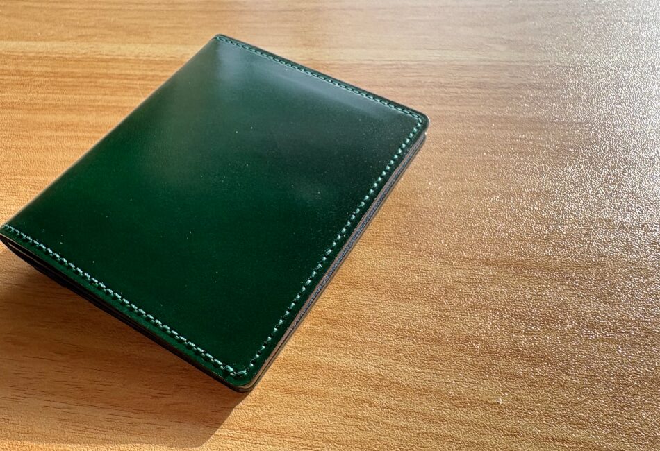 レーデルオガワのコードバン二つ折り財布のコードバン