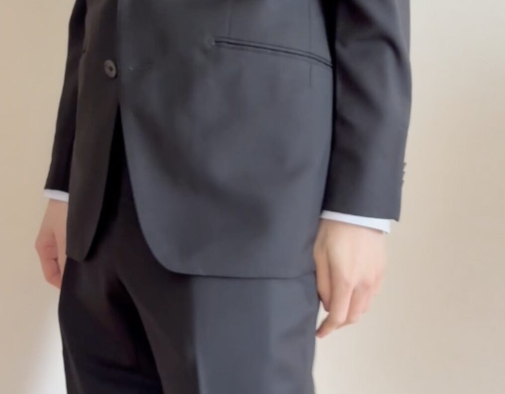 パンツのポケットに入れた状態